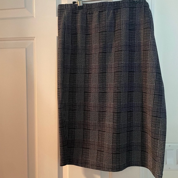 SHEIN Dresses & Skirts - Classic Black and White Pencil Skirt